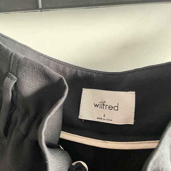 Aritzia | Wilfred Black Paper Bag Waist Trouser, Size 6 (M) - Picture 4 of 6